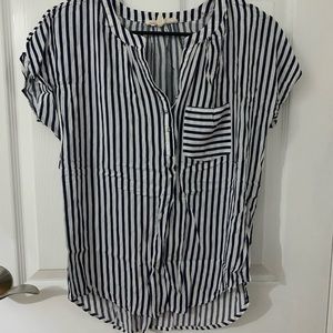 Short sleeved v-neck blouse